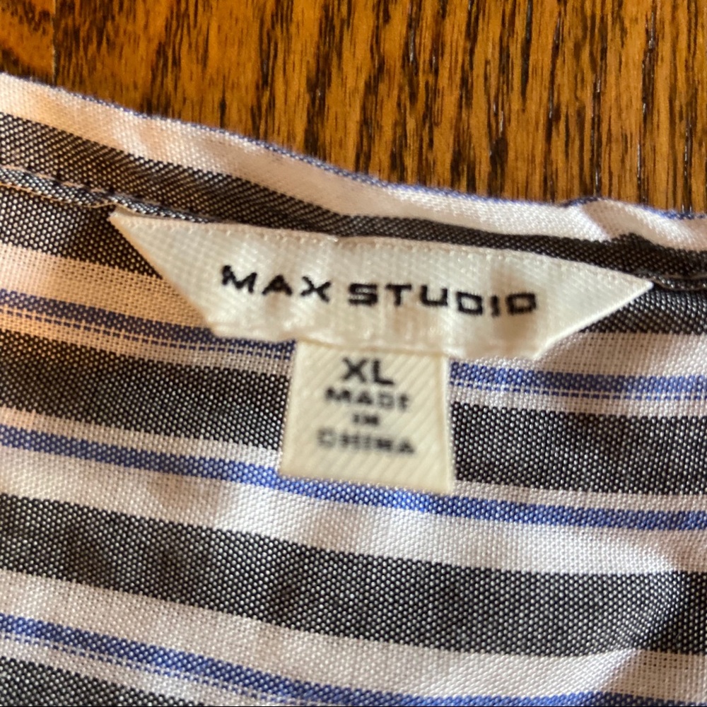 Lightweight button down tee - Picture 3 of 3